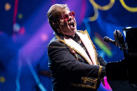 Watch: Elton s first show Down Under   Elton John