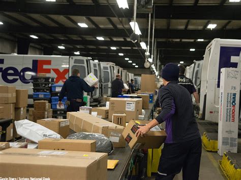 Weekly Must Reads: UPS, FedEx Hit the Holiday Delivery Mark
