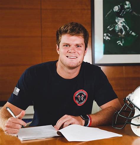 Who Is Sam Darnold Girlfriend? Dating Status, Family, Salary