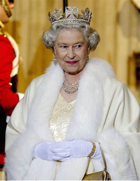 Why our loyal and loving Queen will NEVER abdicate: Our ...
