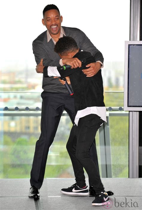Will Smith abraza a su hijo Jaden en la presentación de ...