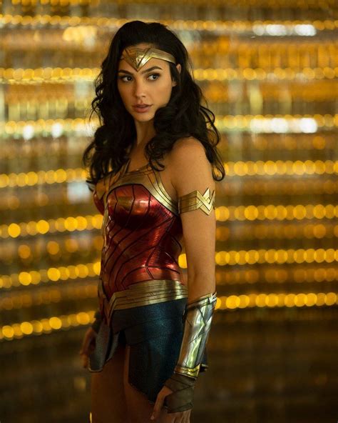 Wonder Woman 1984 : First Look at Gal Gadot in Costume