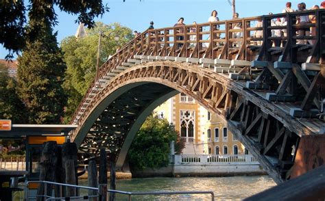 wooden Academia Bridge, Venezia | Venice italy photography, Venice ...