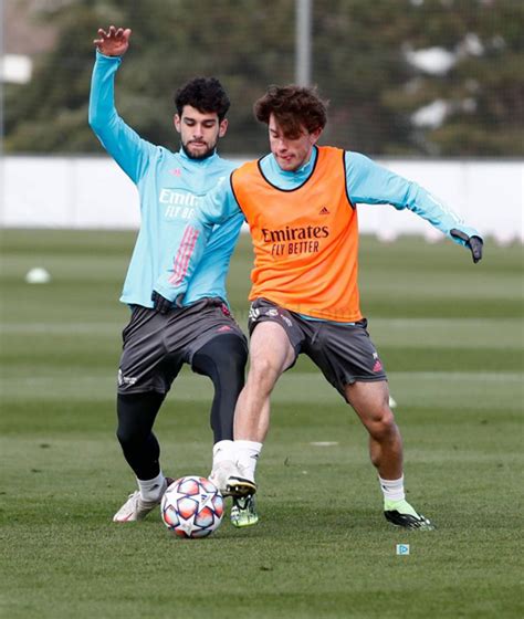 Xavi Sintes, entrena con el primer equipo del Real Madrid   Primera ...
