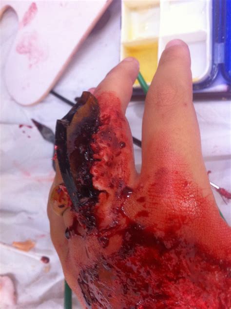 Yesica Make Up : Herida contusa dedo con cristal ...