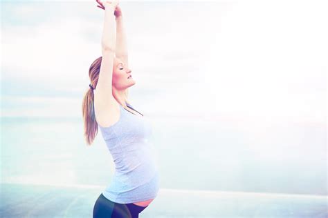Yoga para embarazadas: beneficios, contraindicaciones y ...