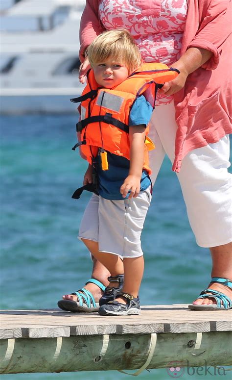 Zachary, hijo de Elton John y David Furnish, en Saint Tropez   Foto en ...