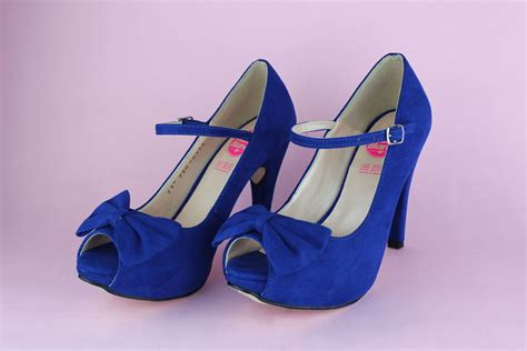 Zapatilla color azul   Vestidos de Novia