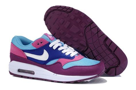 zapatilla Nike colors purple,white,blue,pink suela alta y comoda