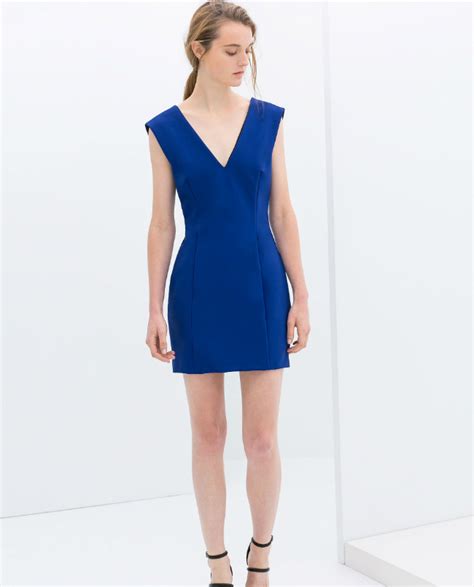 Zara: vestidos azules, negros y blancos en el avance de la colección ...