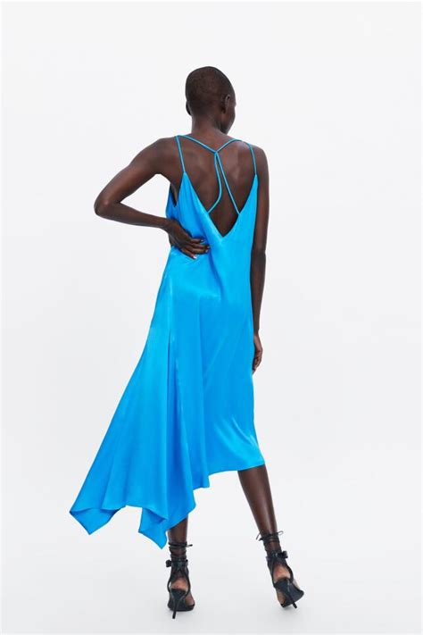 Zara y sus vestidos con escote en la espalda | mujerhoy.com