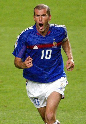 Zidane celebrando un gol con la selección francesa ...
